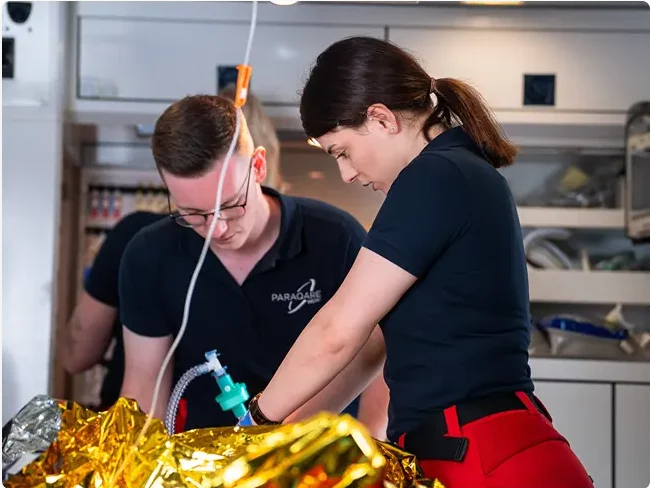 Mit ParaQare sicherst du dir jederzeit ausreichend qualifizierte Mitarbeitende für deinen Rettungsdienst.