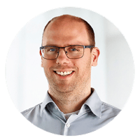 Mit seinem strategischen Weitblick sorgt Jürgen Herbert dafür, dass dein Rettungsdienst immer optimal besetzt ist.
