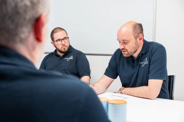 Hier erhältsts du einen Einblick in die Zusammenarbeit im Team von ParaQare.