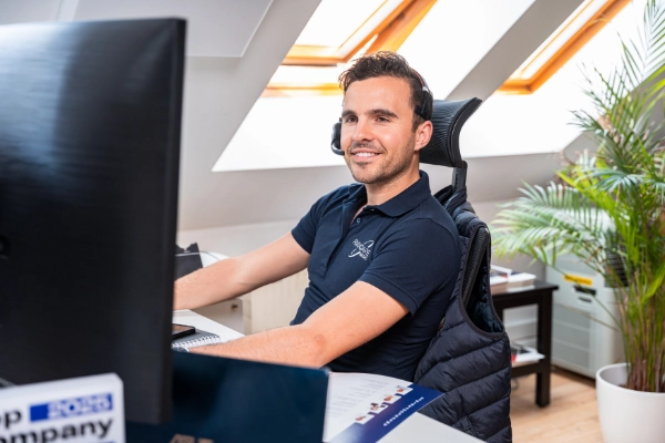 Im Erstgespräch besprechen wir deine Personalsituation und wie dringend die offenen Stellen in deinem Rettungsdienst besetzt werden müssen.