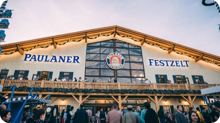 Eines unserer Mitarbeiterevents findet am ParaQare-Wiesn-Tisch statt.