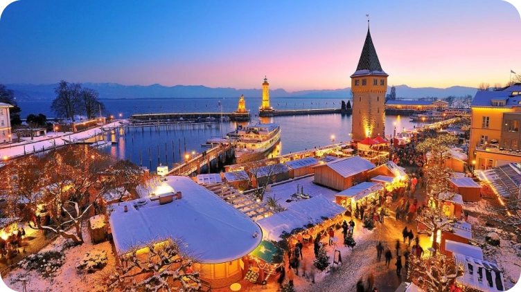 Mit unseren Mitarbeitern gehen wir an Bord des Weihnachtsschiffs und feiern die Hafenweihnacht am Bodensee.